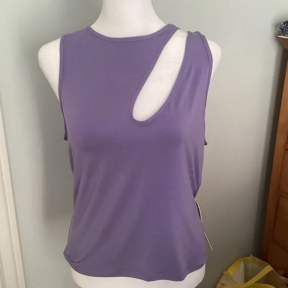 Lululemon cut out shoulder yoga tank, sz 10, lavender - Picture 5 of 6
